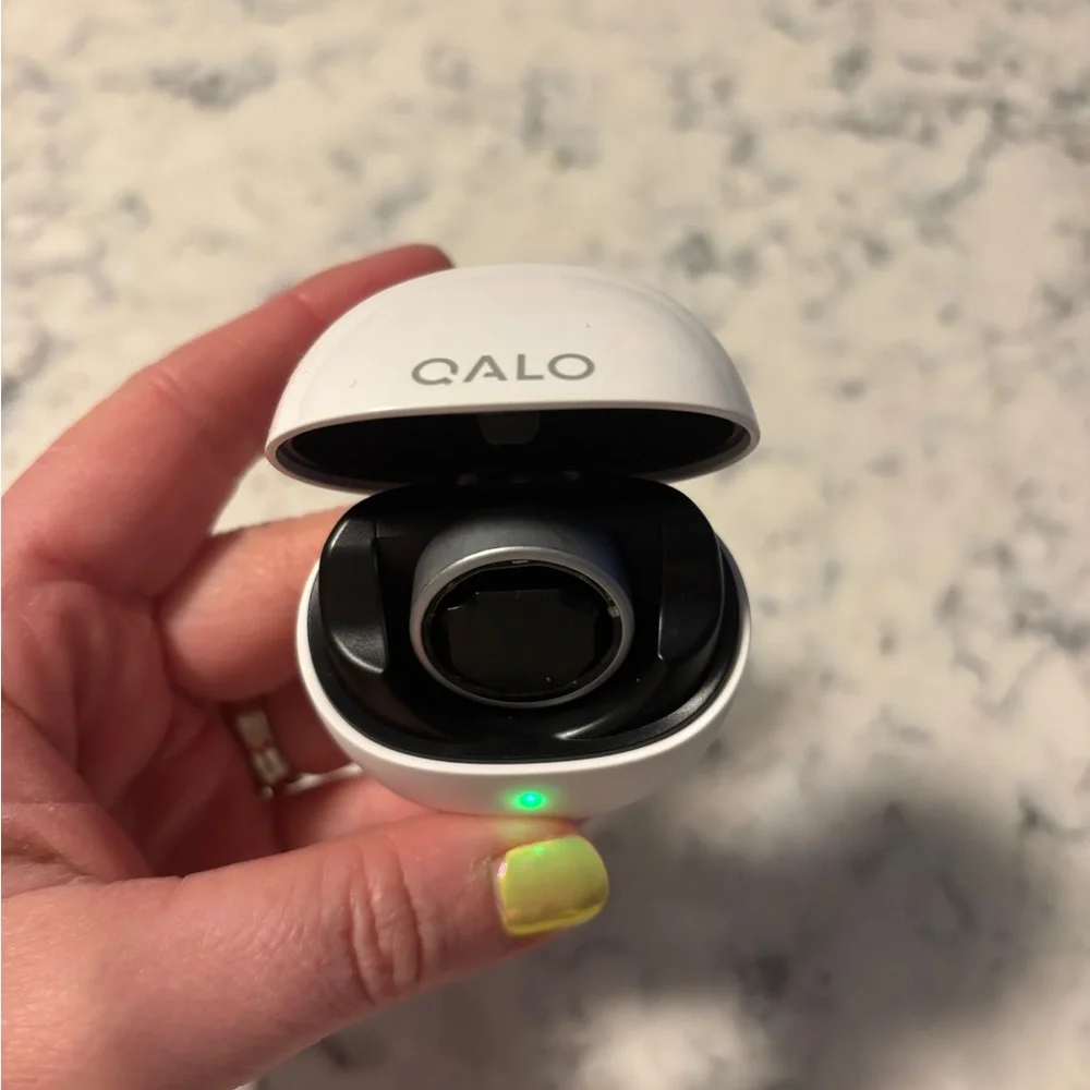 QALO White and Black Ring Case